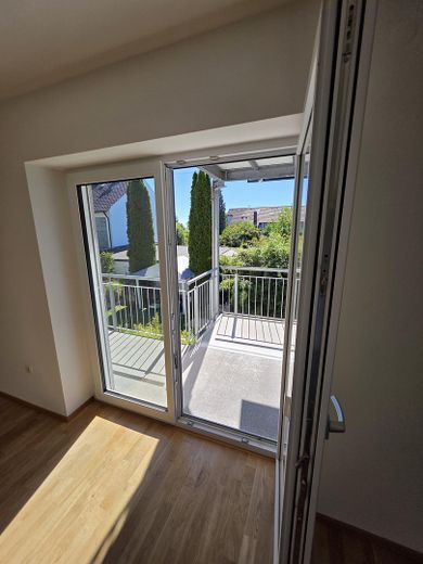 Augsburg-Inningen Bhf-nah 4 Zi  ETW 90m2 Süd-Loggia, Garten zustzl 18m2 UG Abst/WaKü – Wohnz. Loggia