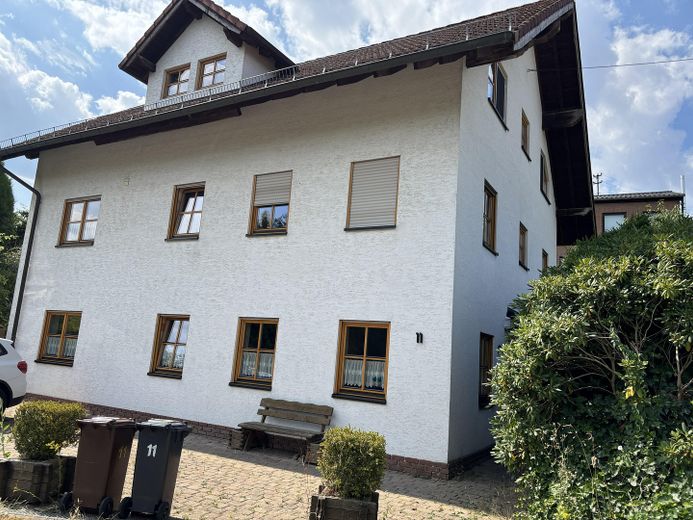Versatile space wonder in a quiet prime location: your new home or a smart investment! – Straßenseite