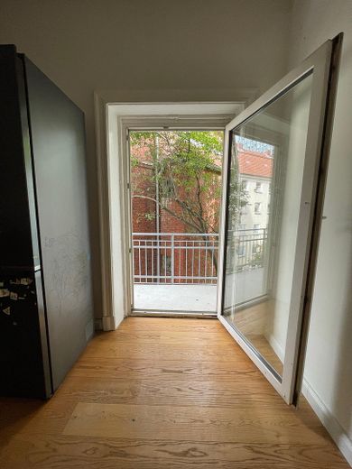 Charmante 2,5-Zimmer Altbauwohnung mit Stuck & Balkon – Hamburg-St. Pauli – Balkontür