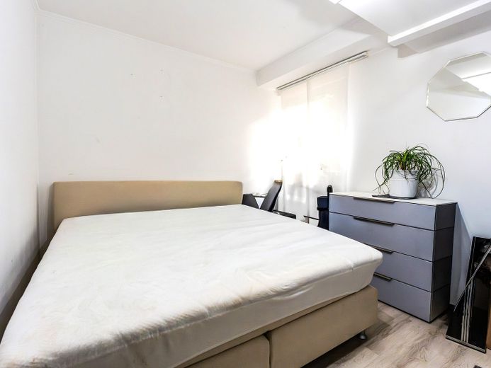 بيت سكني وتجاري بعائد استثماري قوي في Fürth-Stadeln – UG_Schlafzimmer
