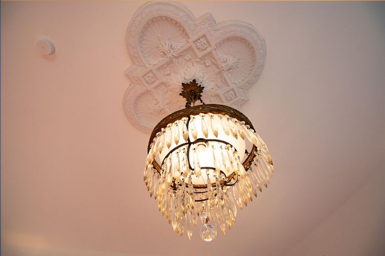 Historische Rotklinkervilla – kernsaniert mit optionalem Baugrundstück – Jugendstil Kronleuchter