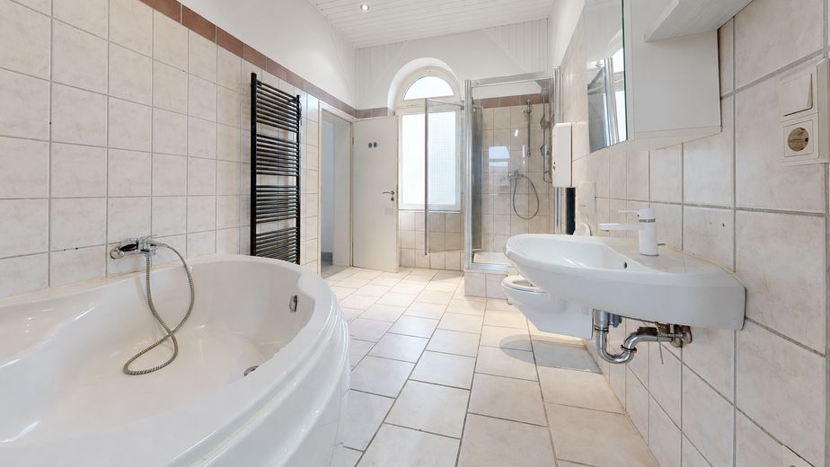 Helle 5-Zimmer-Wohnung im 1. OG – renoviert, neue Küche, Vollbad, Keller – Foto 11