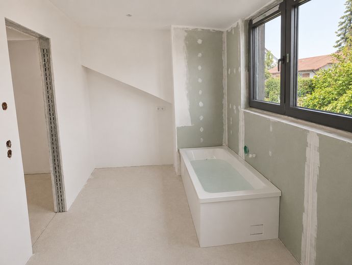 2-Zimmer-Maisonette-Wohnung (81m²) in Kösching mit Balkon (Erstbezug nach Kernsanierung) – Badezimmer Ansicht 2
