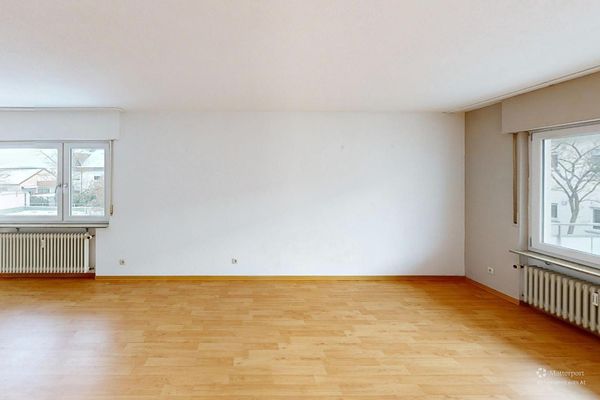 ड्रेसिंग रूम और बालकनी वाला विशाल 3.5-कमरों का अपार्टमेंट – Böblingen-Dagersheim में लगभग 98 m²