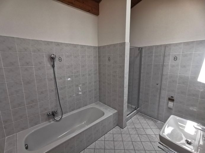 Bad mit Wanne & Dusche