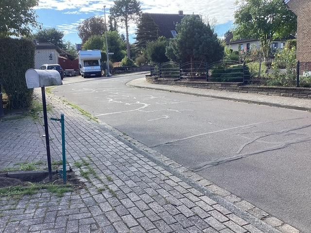 Anliegerstraße linke Seite