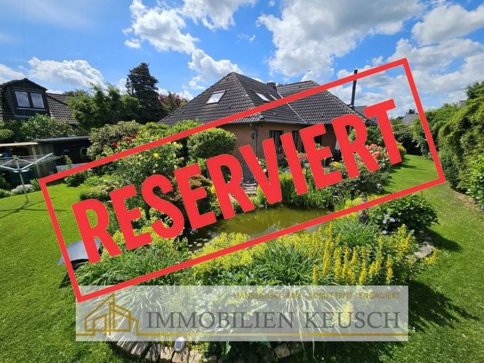 Sehr geflegte, große und ruhig gelegene Immobilie über 2 Etagen mit Traumgarten und Teich + Garage – फोटो 1