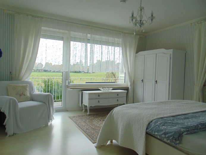 2-Generationen-Haus mit zusätzlicher Einliegerwohnung in Bad Wörishofen – Schlafzimmer OG