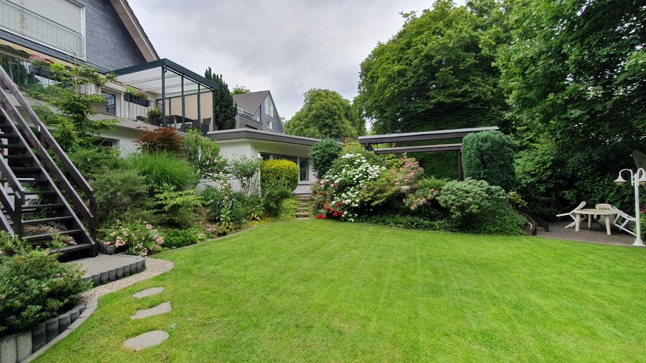 Detached house with granny apartment, pool and large garden in Remscheid Süd – Garten 1