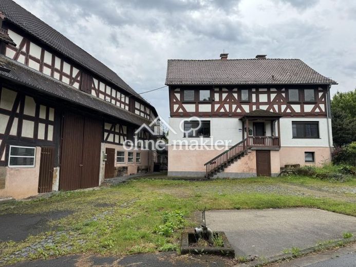 Charmantes Fachwerkhaus / Bauernhaus mit anliegenden Scheunen in idyllischer Lage – Foto 1