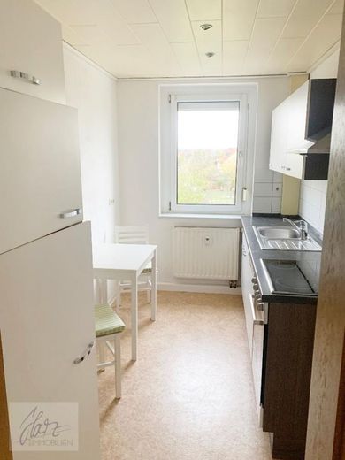 ***AB SOFORT ZU VERKAUFEN*** 1-Raumwohnung mit großzügigem Balkon, Einbauküche und Tageslichtbad mit Dusche – Küche