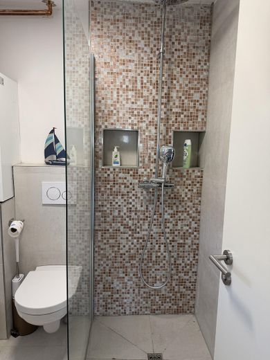 Huis in plaats van appartement – gemoderniseerd voorhuis met tuin – Foto 11
