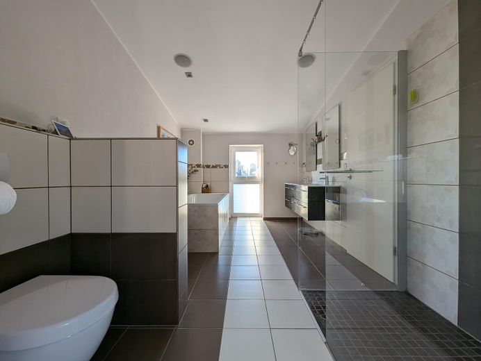 Architektenhaus (KfW 40)+ Extra Wohngebäude + Solar + Teich + Sauna – Foto 4