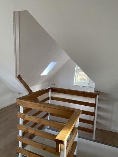 Apartamento con balcón, apto para piso compartido, 4 habitaciones, dúplex, cerca de la estación – oben