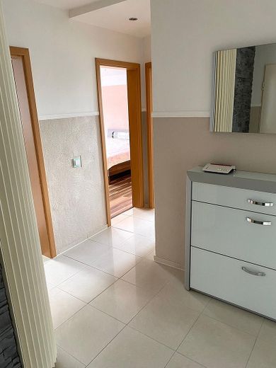 Appartamento in condominio di lusso con balcone e garage + parcheggio (in totale 3 auto) e riscaldamento a pavimento – Foto 13