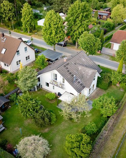 Haus mit Umgebung