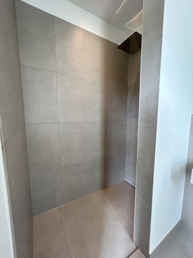 Neubau Doppelhaushälfte auf privater Wohnanlage  - A+ – Dusche im Gäste-WC