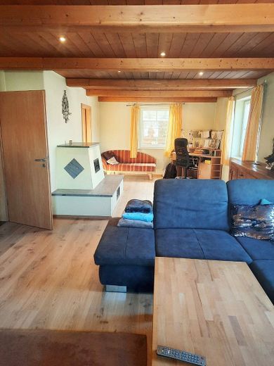 gr. Einfamilienhaus mit 4 Garagen – Foto 5