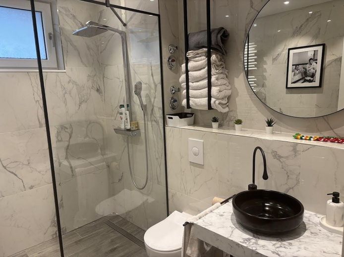 Stadthaus im ruhigen Hinterhof in Berlin-Prenzlauer Berg – Badezimmer