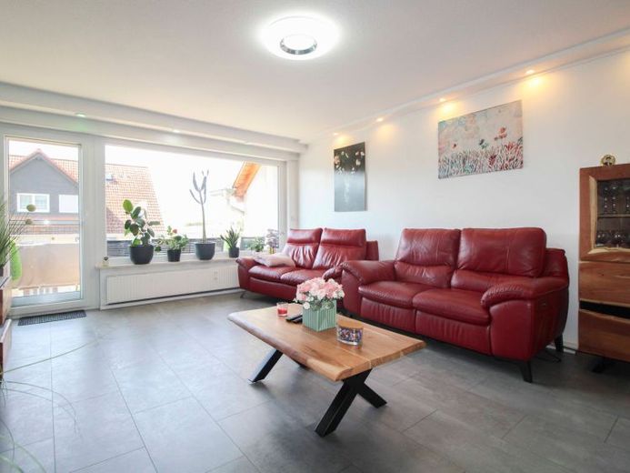 Luce, spazio e comfort – appartamento di 4 locali con balcone e veranda invernale a Sommerkahl – Foto 1