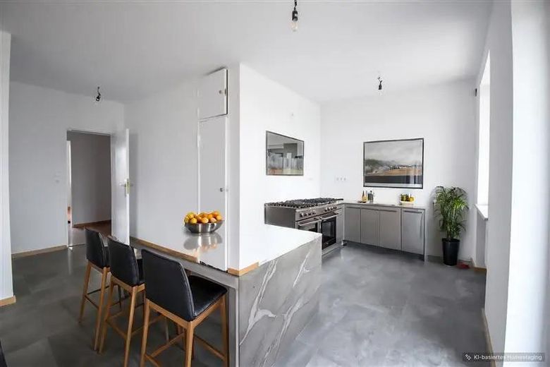 Spacieux appartement rénové de 3 pièces avec balcon et installation solaire sur le balcon à Kitzingen – KI Küche