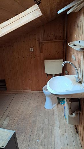Kleines Einfamilienhaus -- HANDWERKER ZU MIR – OG-Gäste-WC