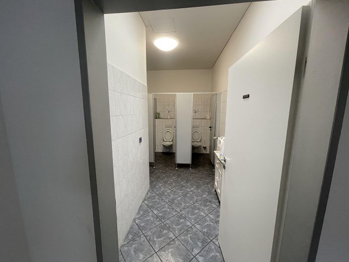 Superfici di magazzino e ufficio riscaldabili in affitto a Eggenfelden -734qm – Photo 8