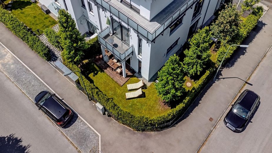 Hochwertige, möblierte Gartenwohnung – Garten