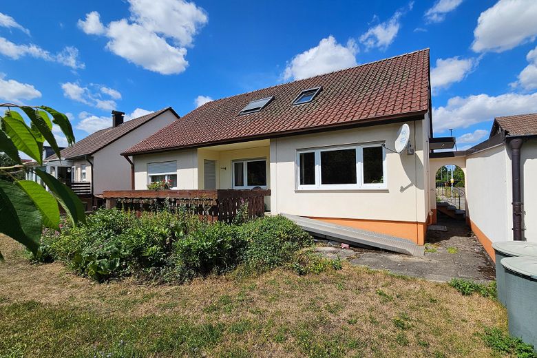 Provisionsfreies Einfamilienhaus mit Einliegerwohnung und Garage – Foto 3