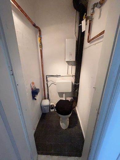 ALTBAU-CHARME! Einfach & günstig wohnen über den Dächern von Offenbach! – WC