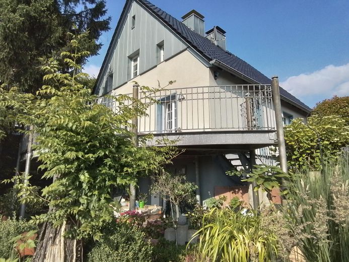 Freist. Einfamilienhaus mit großem Garten – Foto 1