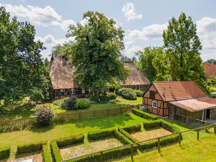 Exkl. Anwesen, Family-Office oder Pferdehof nur 64 km von Hamburg - max. bis 30 ha Eigenland möglich – Gemüsegarten