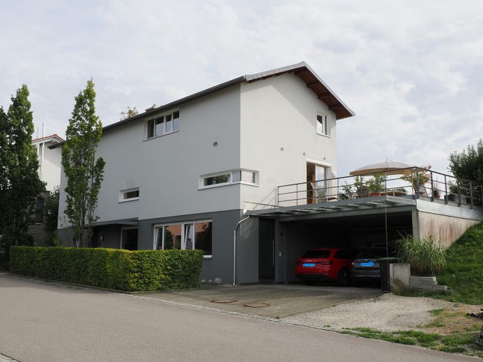 Aydınlık ve huzur verici atmosfere sahip, doğal bahçeli modern mimar evi – Nordseite (Straße)