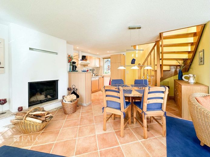 Wohnzimmer Wohnung rechts