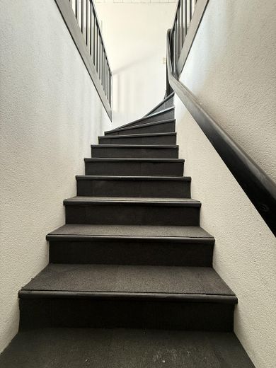 137 m² Maisonette im Zweifamilienhaus – 4 Zimmer, große Wohnküche, 2 Bäder & eigener Eingang – Treppe zum DG