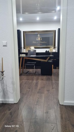 SENZA PROVVIGIONE!!!! Casa unifamiliare esclusiva in una posizione splendida!!!!! – Büro