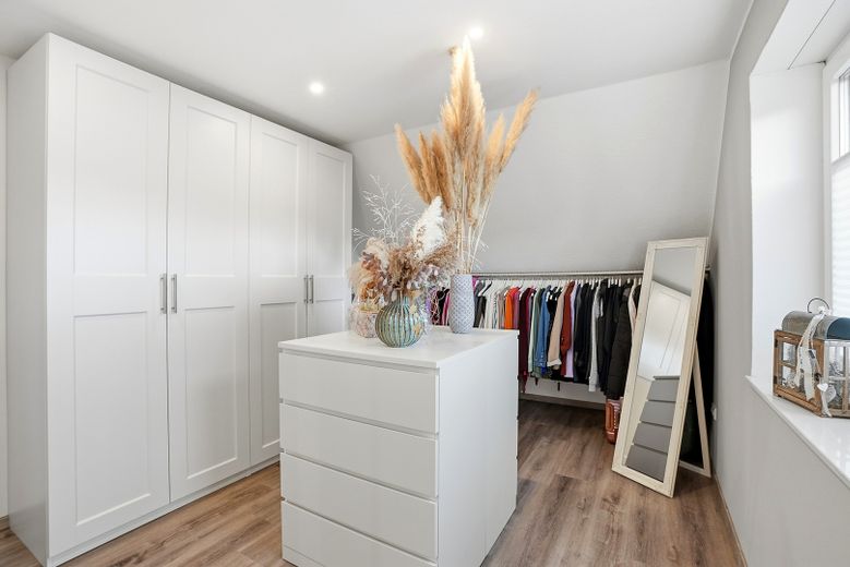 ESCLUSIVA CASA A TRE FRONTONI CON STRAORDINARIO GIARDINO – Foto 13