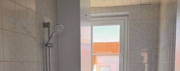 €220 | 49 sqm | 2 rooms, kitchen, bathroom, balcony | Affordable district heating – Bad