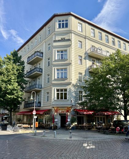 Provisionsfrei: 89m² Altbau am Helmholzplatz, Balkon, bezugsfrei – Fassade 