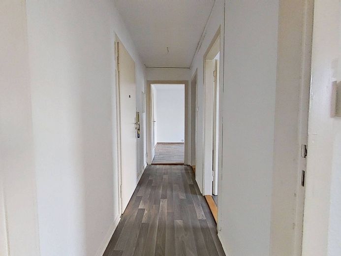 Accogliente appartamento con 2 locali e bagno con luce naturale – Flur
