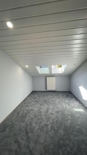 Friendly, bright 4-room apartment – Dachgeschoss Zimmer 1