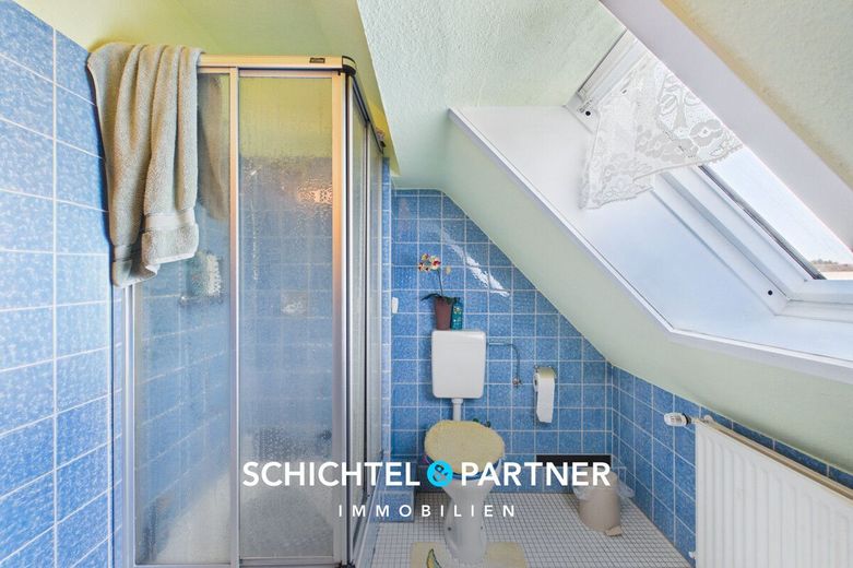 Ohlenhof | Ansprechendes Reihenmittelhaus mit Balkon und Terrasse – S&amp;P | Duschbad