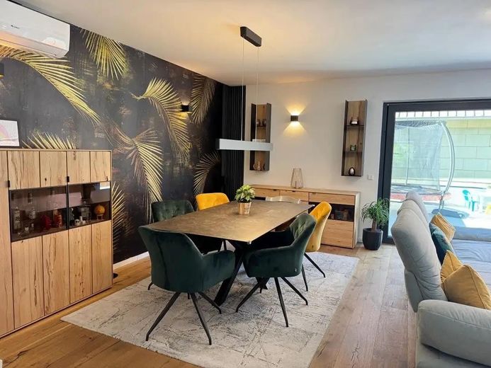 Zwei Häuser, viele Möglichkeiten: Modernisiertes Wohnensemble in Karlsruhe-Daxlanden – Esszimmer