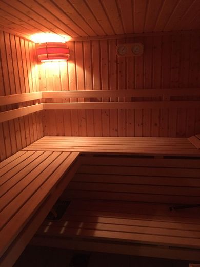 Casa unifamiliar con vivienda independiente - Inversión de capital - VENTA PRIVADA – Keller Sauna