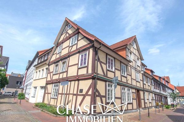 Zentrales 7-Parteien-Mehrfamilienhaus in der Hamelner Innenstadt - Historisch & Rentabel vermieten!