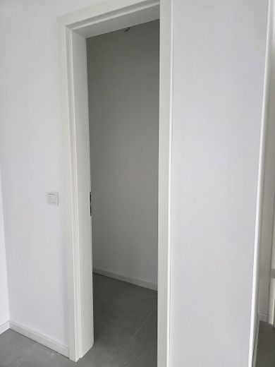 Penthousewohnung in Trier-Quint, Neubau Erstbezug, sonnige ruhige Lage – Vorratsraum neben Küche