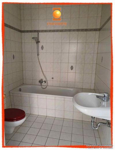 2-Zimmer-Wohnung mit EINBAUKÜCHE (Aufpreis) zu vermieten! – Bad