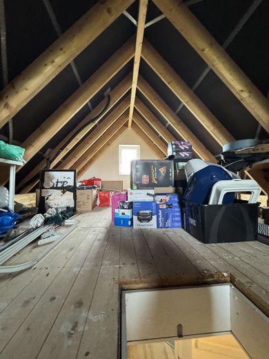 Modernes Einfamilienhaus mit hochwertiger Ausstattung und Smart-Home-System in Groß Wesenberg – Spitzboden