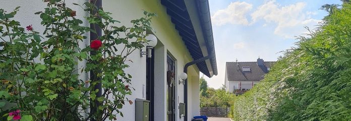 5 Zimmer Erdgeschoss-Wohnung mit Garten und separaten Eingang im OT Alzenau – Eingang