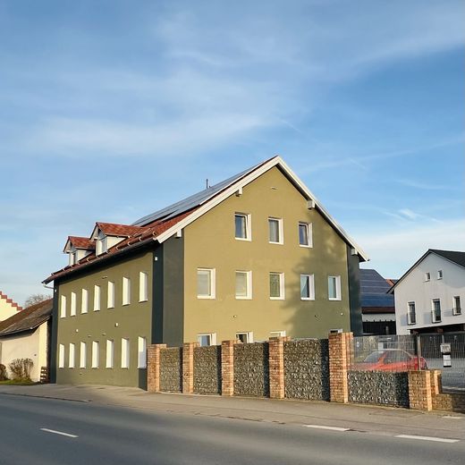 Straubing yakınlarında 11 konut birimli apartman – tamamen kiralanmış ve komisyonsuz – Außenansicht